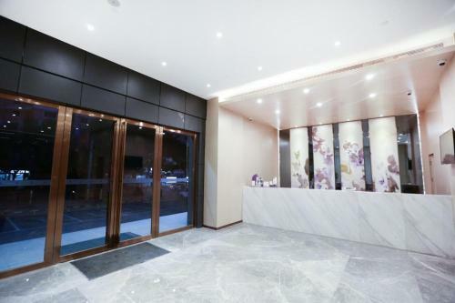 Lavande Hotel (Jingdezhen Taoxichuan Creative Square Branch)