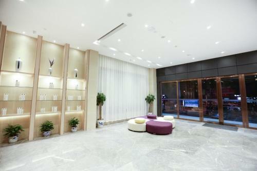 Lavande Hotel (Jingdezhen Taoxichuan Creative Square Branch)