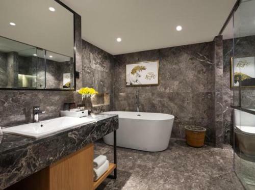 Hotel Ramada Encore By Wyndham Kunming West