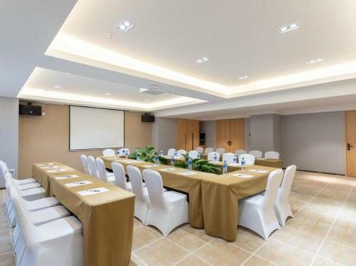 Hotel Ramada Encore By Wyndham Kunming West