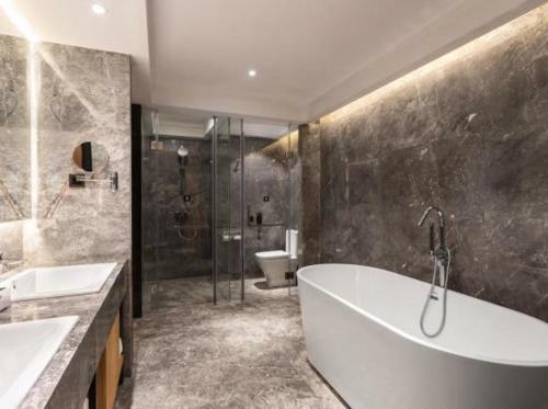 Hotel Ramada Encore By Wyndham Kunming West