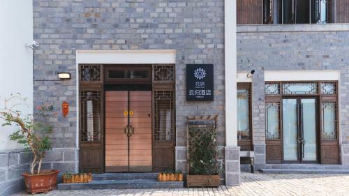 Floral Hotel Yungui Confucius Temple