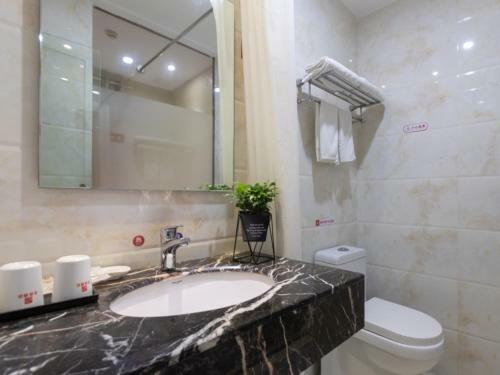 Shell Nanjing South Station Hotel