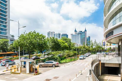 Hotel Qingdao Shinan�wusi Square�