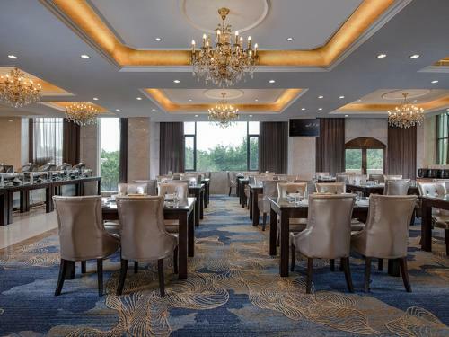 Vienna Hotel (Quanzhou West Lake Store)