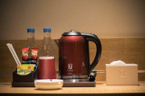 Hotel 7days Premium Yizhou Train Staiton Branch