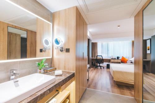 Atour Hotel Longyang Road