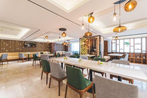 Atour Hotel Longyang Road