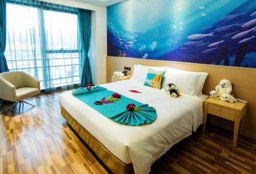 Hotel Big White Whale Ocean Exploration World