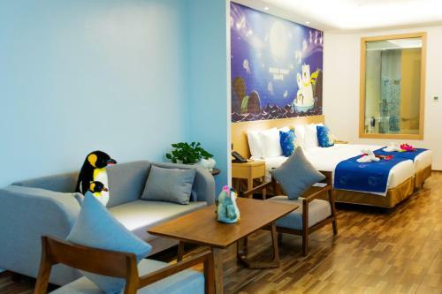 Hotel Big White Whale Ocean Exploration World