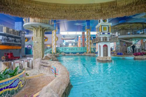 Hotel Big White Whale Ocean Exploration World
