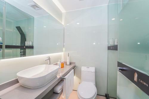 Shanghai Crown Crystal Hotel