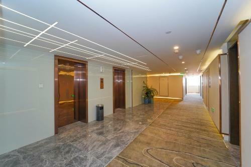 Shanghai Crown Crystal Hotel