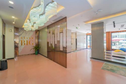 Shanghai Crown Crystal Hotel