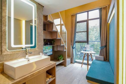 Mengguo Hotel Zhuqiao Town