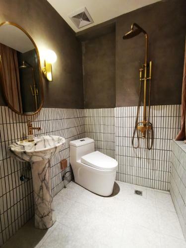 Black Gold Factory Boutique Design Hotel