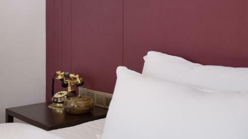 Floral Hotel Fengxue Yeguiren