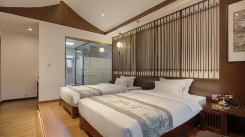 Floral Hotel Fengxue Yeguiren