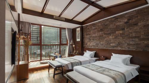 Floral Hotel Fengxue Yeguiren