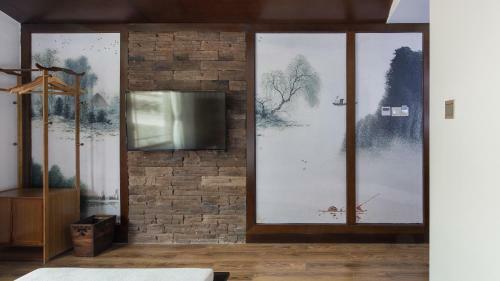 Floral Hotel Fengxue Yeguiren
