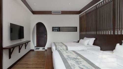 Floral Hotel Fengxue Yeguiren