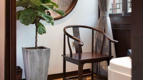 Floral Hotel Fengxue Yeguiren