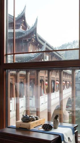 Floral Hotel Fengxue Yeguiren