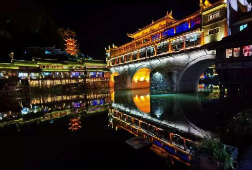 Floral Hotel Fengxue Yeguiren