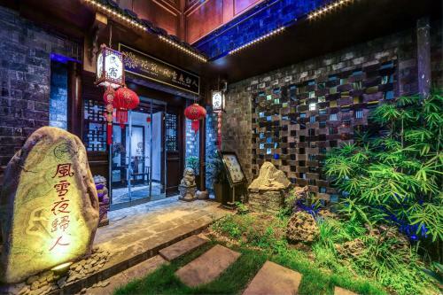 Floral Hotel Fengxue Yeguiren
