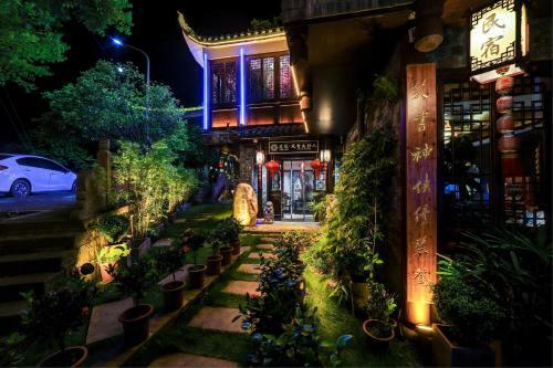 Floral Hotel Fengxue Yeguiren