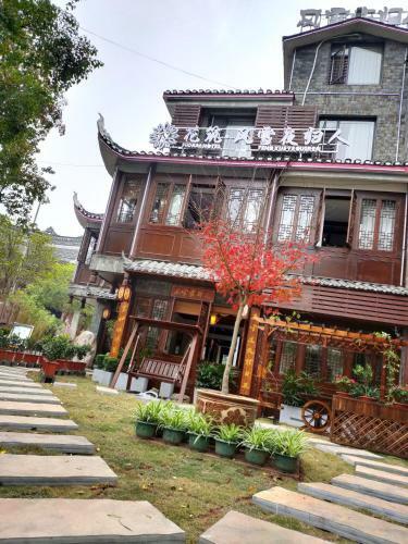 Floral Hotel Fengxue Yeguiren