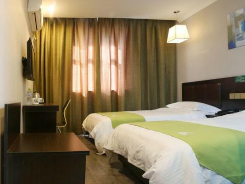 Greentree Wulumuqi Airport Hotel