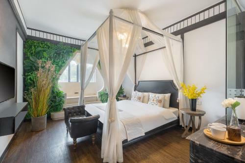 Wuzhen Shiguang Liusheng Gongyi Hotel