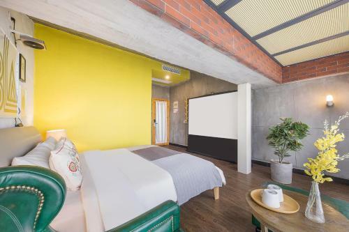 Wuzhen Shiguang Liusheng Gongyi Hotel