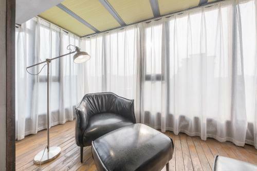 Wuzhen Shiguang Liusheng Gongyi Hotel