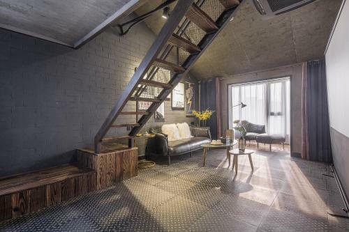 Wuzhen Shiguang Liusheng Gongyi Hotel