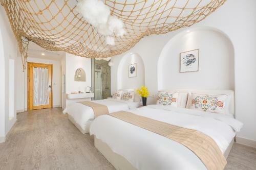 Wuzhen Shiguang Liusheng Gongyi Hotel