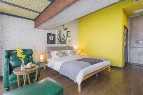 Wuzhen Shiguang Liusheng Gongyi Hotel