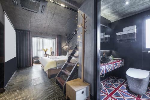 Wuzhen Shiguang Liusheng Gongyi Hotel