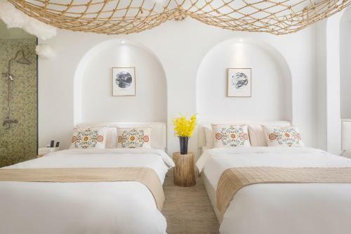 Wuzhen Shiguang Liusheng Gongyi Hotel