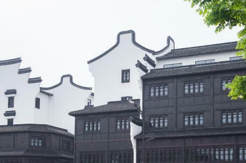 Wuzhen Shiguang Liusheng Gongyi Hotel