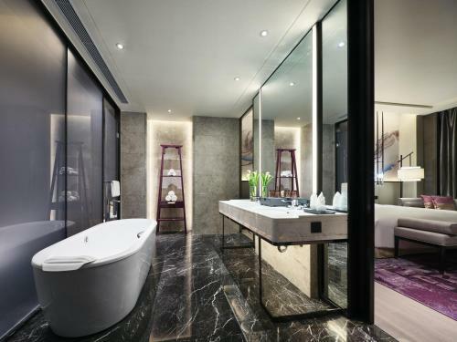 Crowne Plaza Wuxi Lake View, An Ihg Hotel