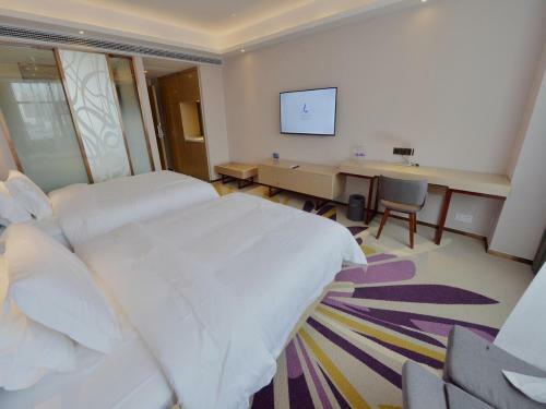 Lavande Hotel Xingyi Jushan Avenue