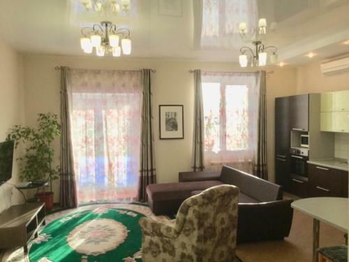 Villa 4 Bedroom Cottage At Sbornaya Str.