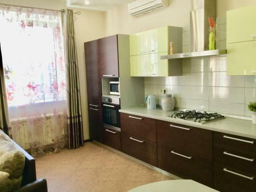 Villa 4 Bedroom Cottage At Sbornaya Str.