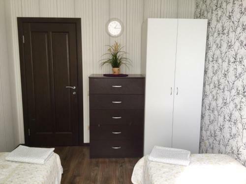 Villa 4 Bedroom Cottage At Sbornaya Str.