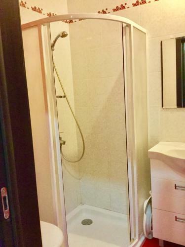 Villa 4 Bedroom Cottage At Sbornaya Str.