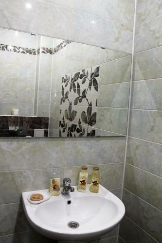 Villa 4 Bedroom Cottage At Sbornaya Str.