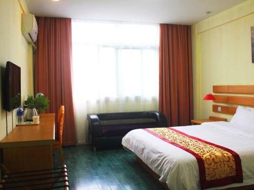 Shell Xinyu City Railway Station Plaza Hotel