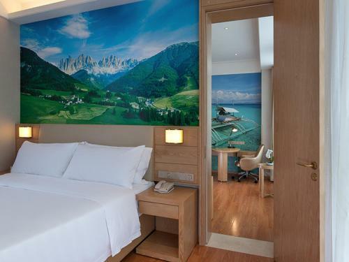 Vienna Hotels(Jinghong Binjiang Junjuan)